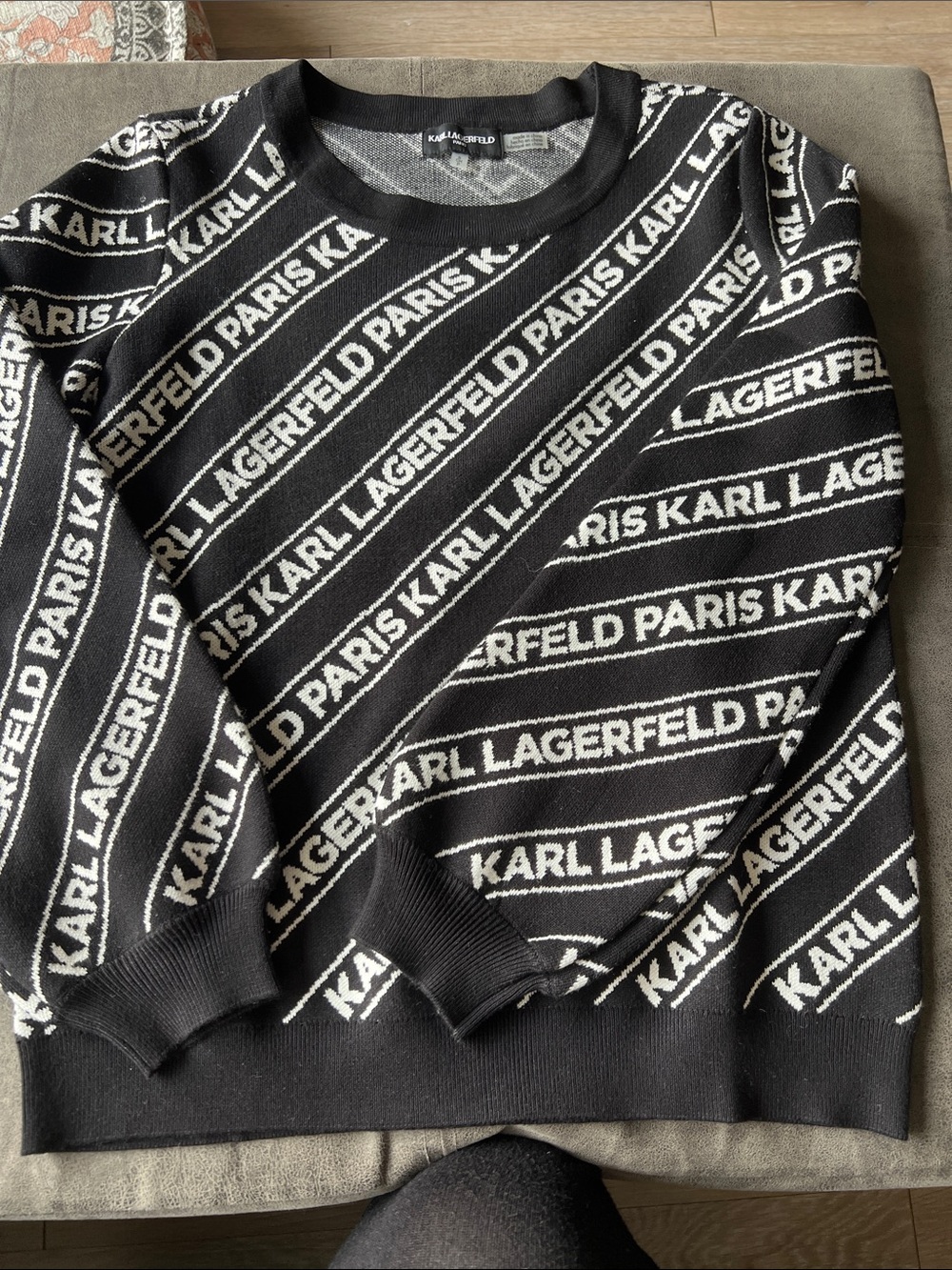 NEW Supper soft WMNS Karl Lagerfeld Black & White Diagonal Logo Crewneck Sweater